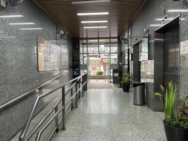 鴻力工業中心B座