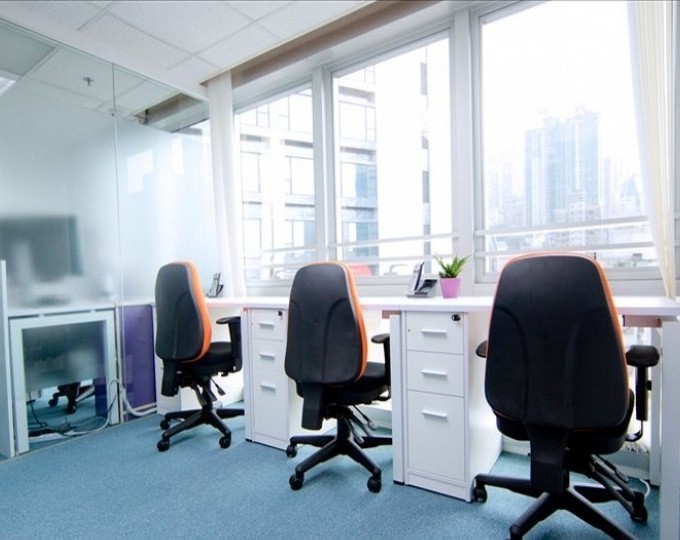 135 Commercial Centre, Bonham Street East