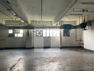 WAH ON TYRES (华安胶彤轮大厦)