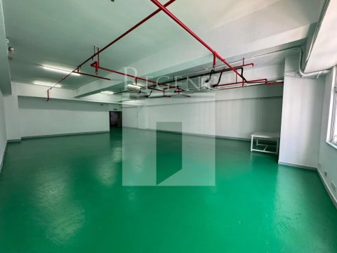 LEADER INDUSTRIAL CENTRE (立泰工業中心)