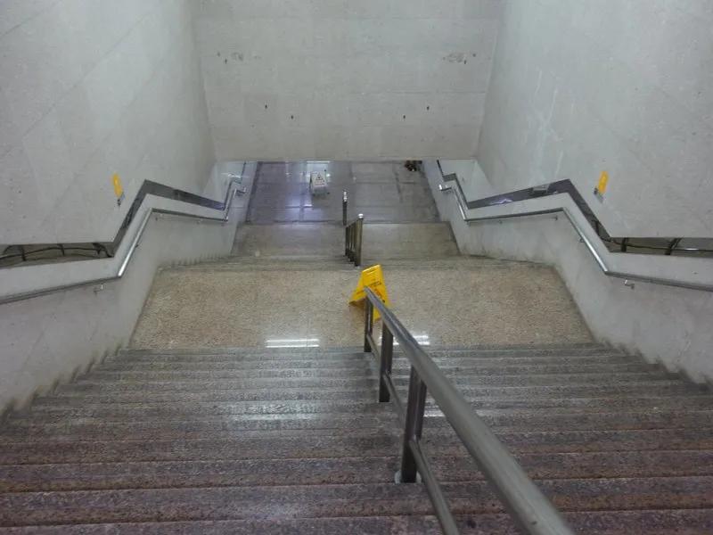 华基工业大厦一座