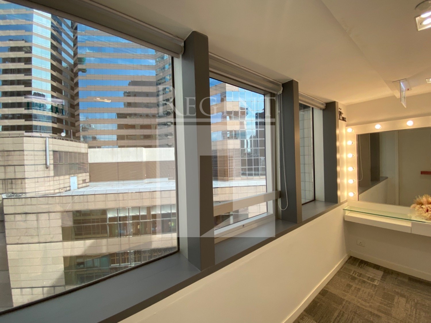 PLAZA 2000 (2000年广场)-C0599336