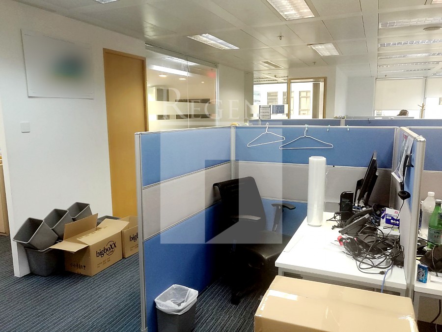 THE CENTER (中環中心)