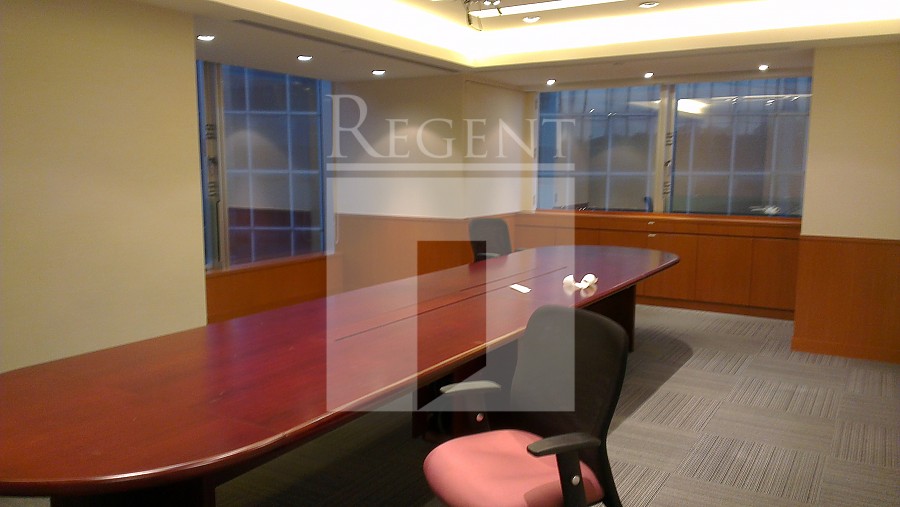 CENTRAL PLAZA (中環廣場)