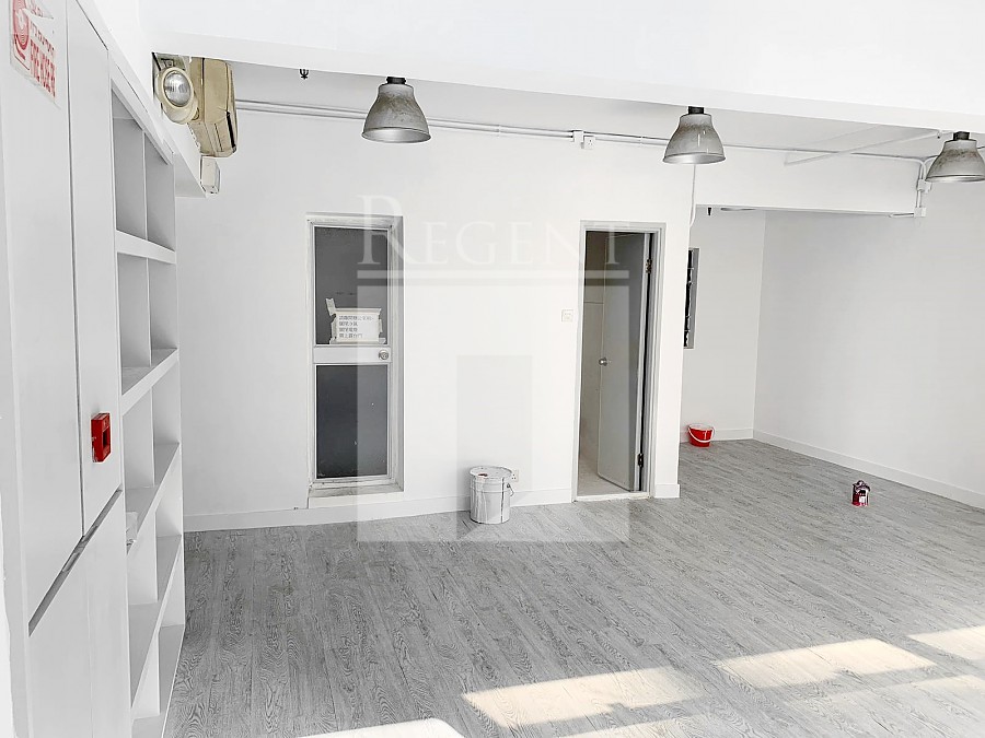 FULL VIEW BUILDING (富偉大廈)-RGP019692