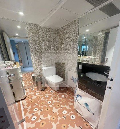 1 Lan Kwai Fong (兰桂坊1号)-RGP4617141