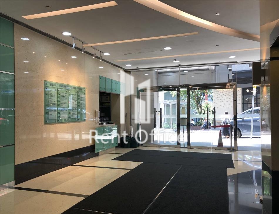 Universal Trade Centre  環貿中心