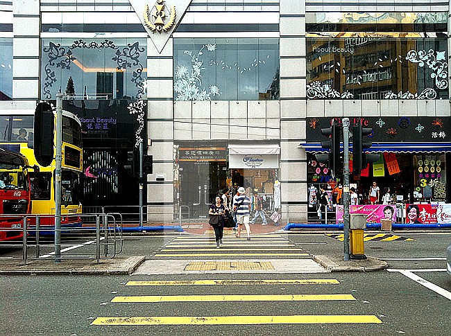 CHINACHEM LEIGHTON PLAZA (華懋禮頓廣場)