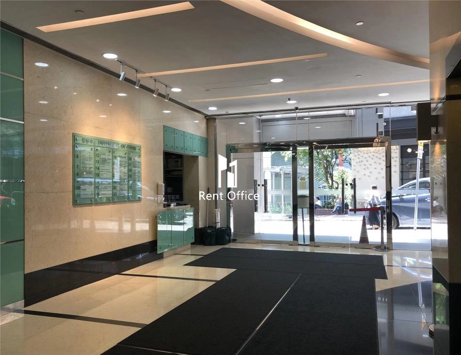 Universal Trade Centre  環貿中心