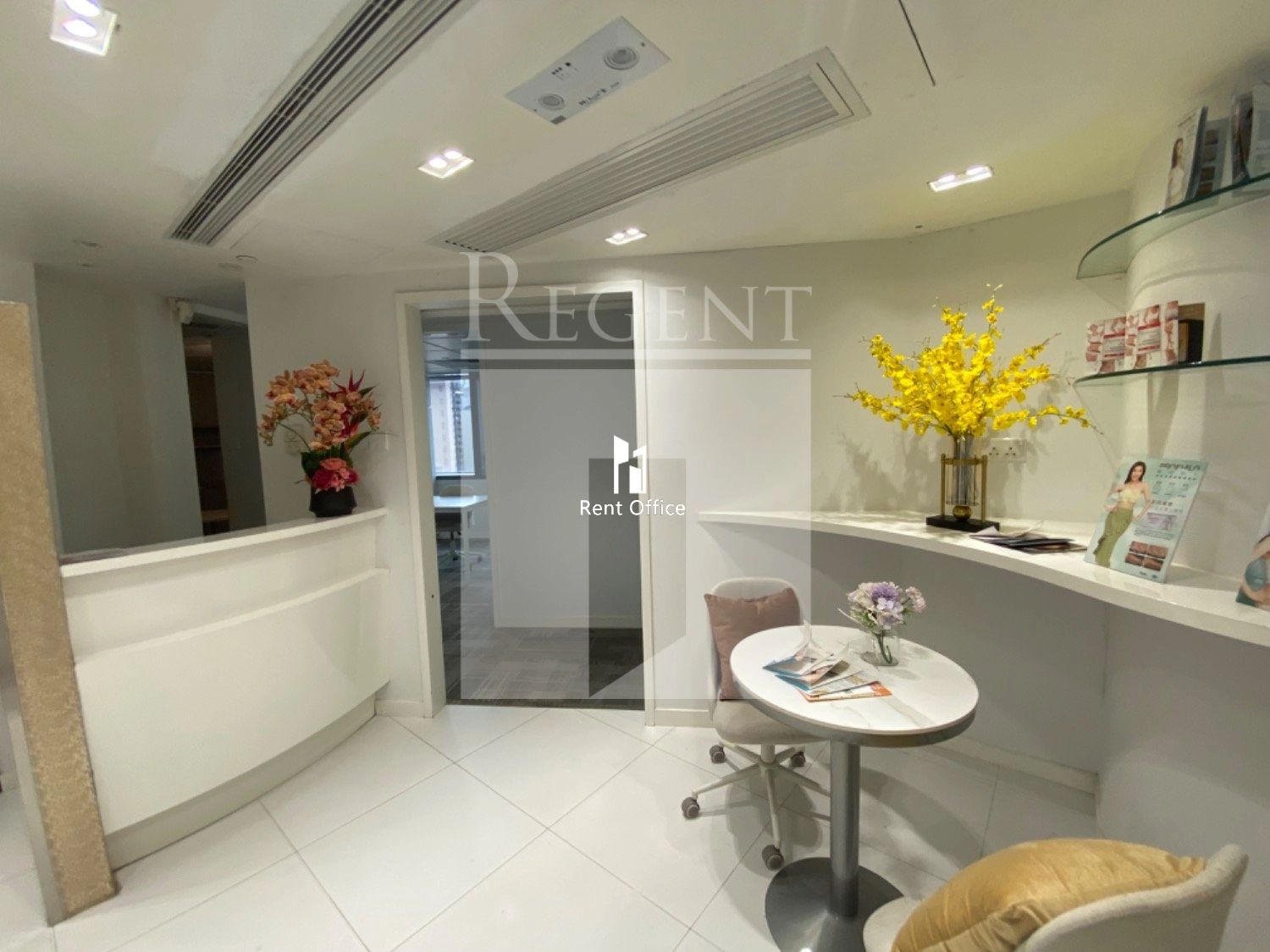 PLAZA 2000 (2000年廣場)