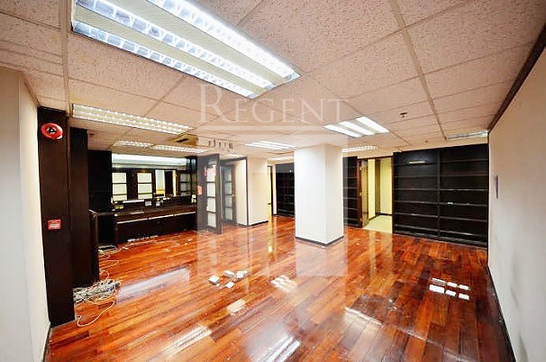 O.T.B BUILDING (海外銀行大廈)