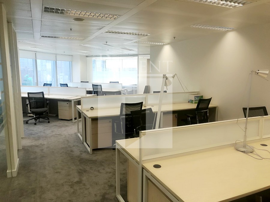 THE CENTER (中環中心)