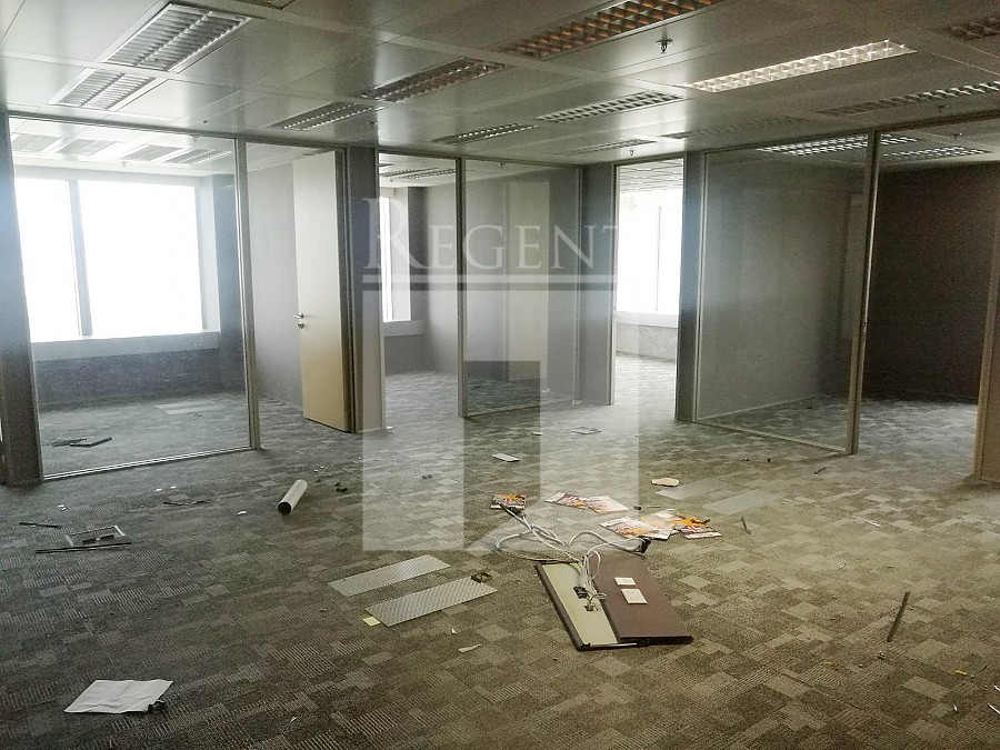 THE CENTER (中環中心)