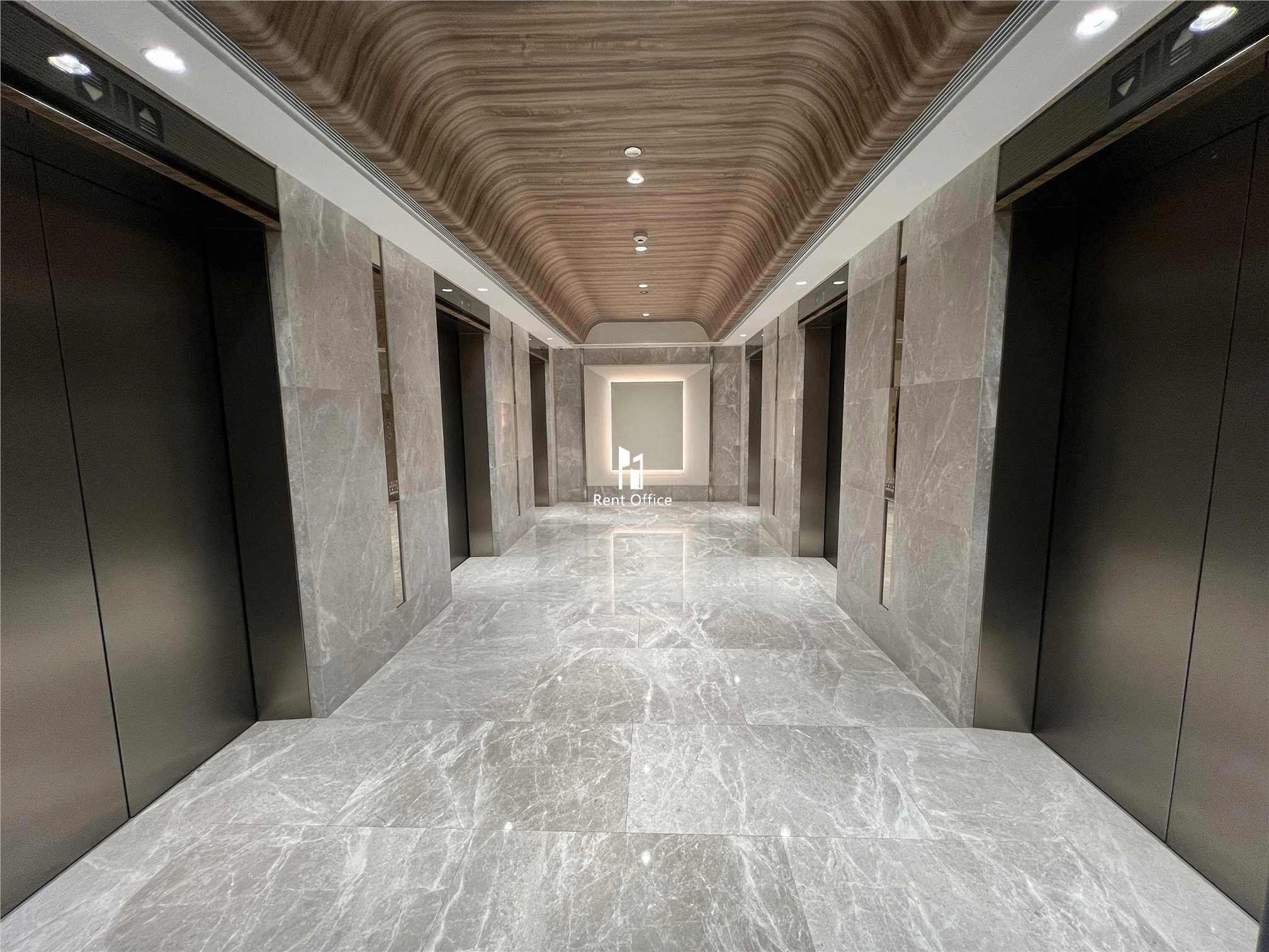 New World Tower I  新世界大廈一座